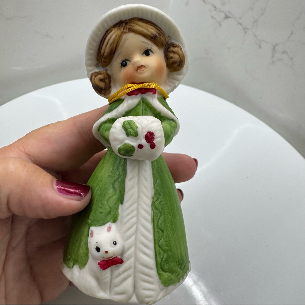 Vintage 1978 JASCO Holiday Belle Porcelain Bell – made in Taiwan – Original Tags